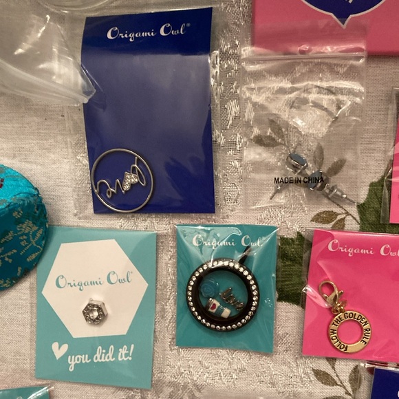 NIB Origami Owl Retired Lot  - Picture 9 of 12